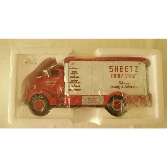 First Gear 1952 GMC Insulated Van Sheetz Inc 1/34 Scale - Picture 2 of 4
